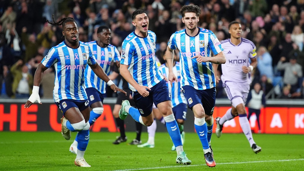 Futbalisti Coventry City oslavujú gól