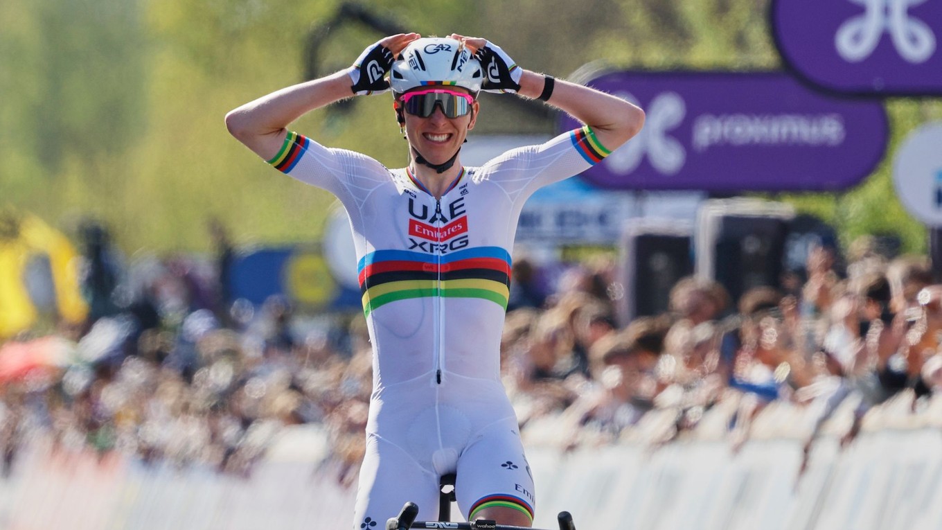 Víťaz pretekov Okolo Flámska 2025, slovinec Tadej Pogačar.