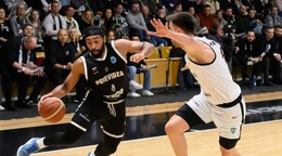 Momentka zo zápasu M-skupiny druhej fázy Europského pohára FIBA v basketbale mužov BC Prievidza - Sporting CP Lisabon.