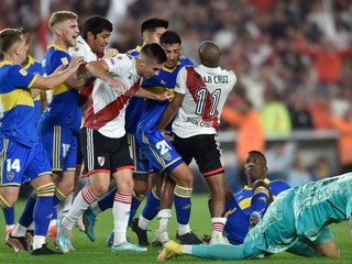 Konflikt hráčov River Plate a Boca Juniors.