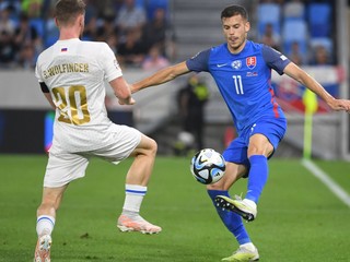 László Bénes a Sandro Wolfinger  v kvalifikačnom zápase J-skupiny na EURO 2024 Slovensko - Lichtenštajnsko. 