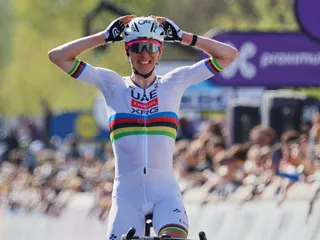 Víťaz pretekov Okolo Flámska 2025, slovinec Tadej Pogačar.