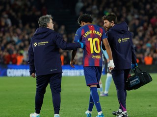 Lamine Yamal odchádza z ihriska.