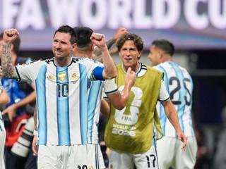 Lionel Messi z Argentíny (10) reaguje na konci futbalového zápasu osemfinále majstrovstiev sveta medzi Argentínou a Egyptom.