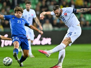 Sprava Milan Škriniar (Slovensko) a Ioan-Calin Revenco (Moldavsko) počas zápasu C-divízie Ligy národov Moldavsko - Slovensko