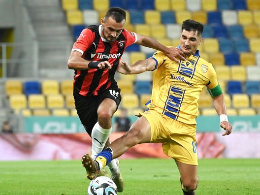 Martin Šulek a Milan Dimun počas zápasu 9. kola Niké ligy medzi FC DAC 1904 Dunajská Streda a FC Spartak Trnava.