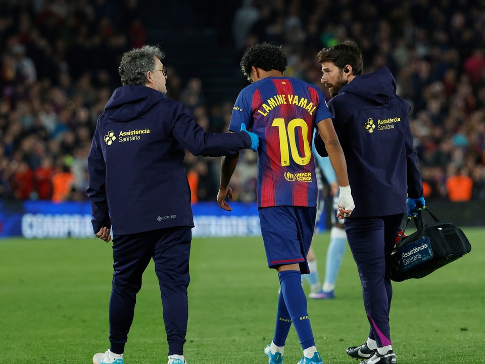 Lamine Yamal odchádza z ihriska.