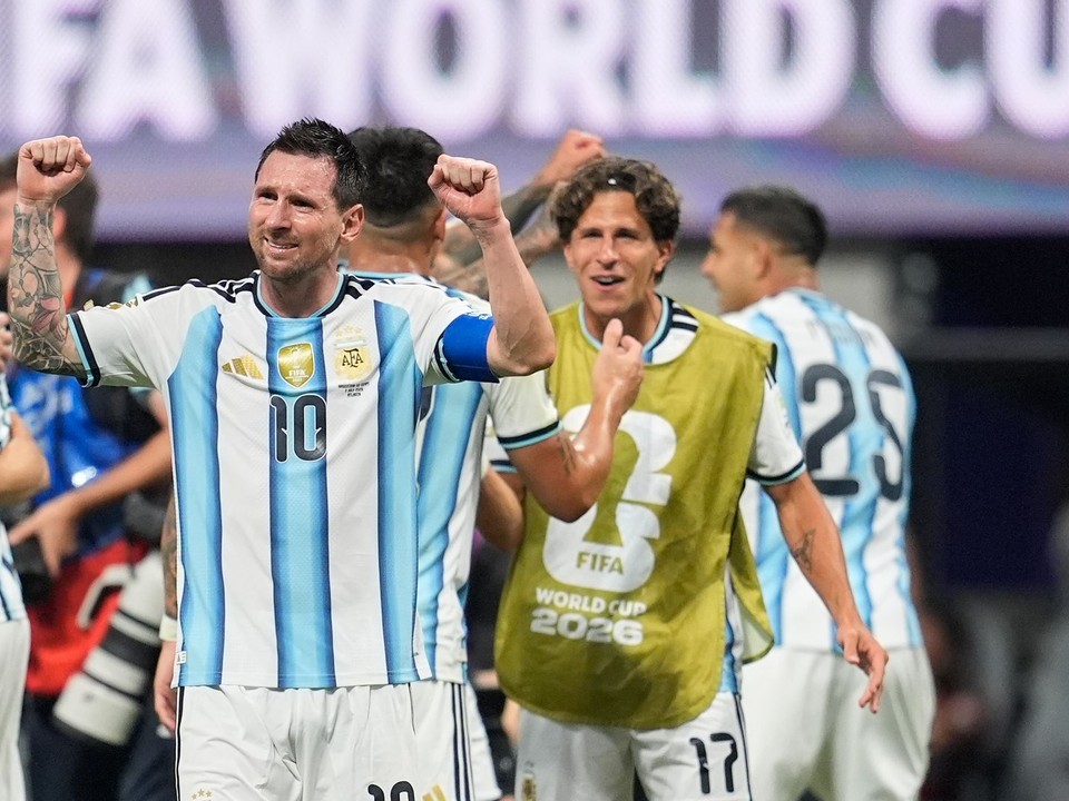 Lionel Messi z Argentíny (10) reaguje na konci futbalového zápasu osemfinále majstrovstiev sveta medzi Argentínou a Egyptom.