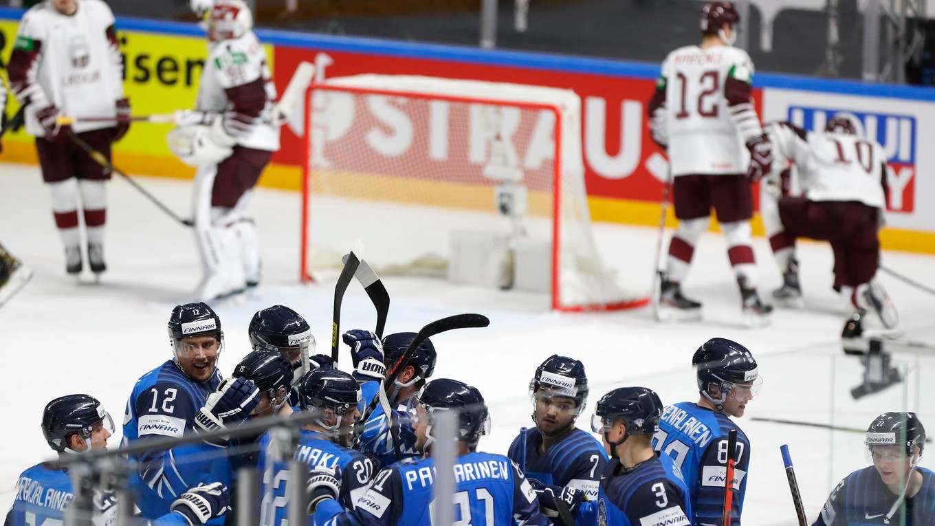 Momentka zo zápasu Fínsko - Lotyšsko na MS v hokeji 2021.