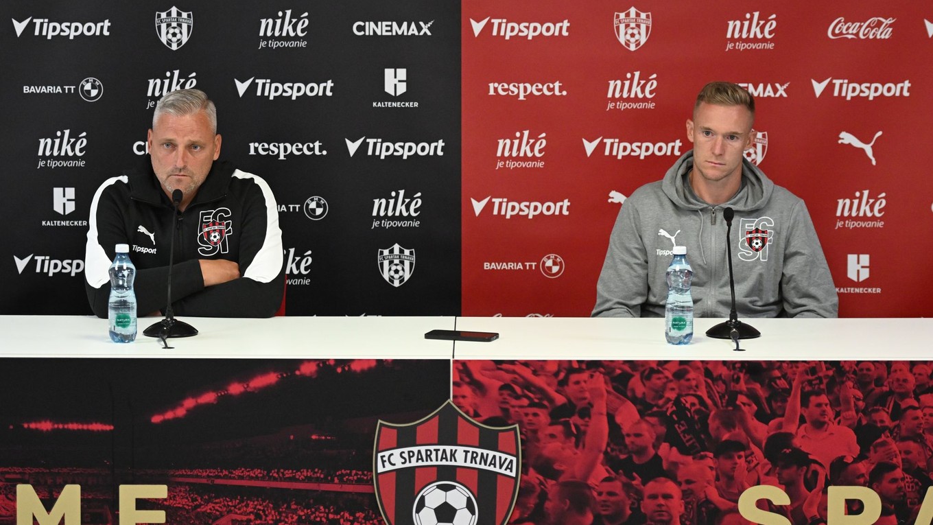 Tréner Michal Ščasný (vľavo) a hráč Roman Procházka počas tlačovej konferencie pred zápasom FC Spartak Trnava - BK Häcken v 1. predkole Európskej ligy.