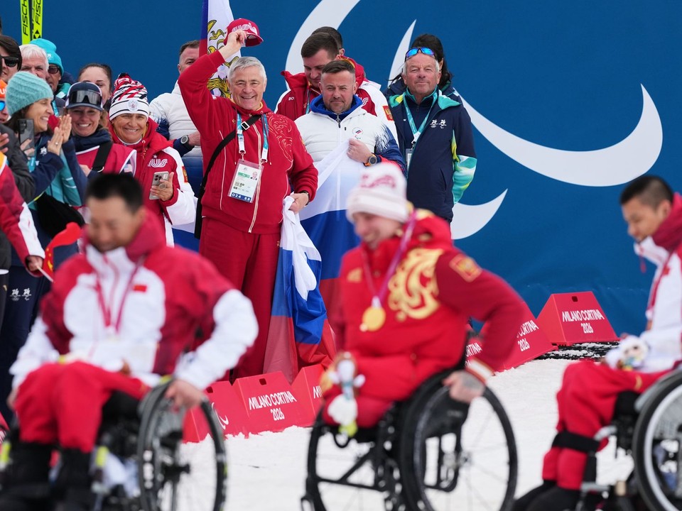 Prezident Ruského paralympijského výboru Pavel Rožkov (v strede).