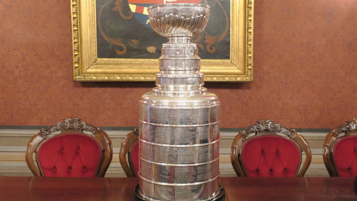 Stanleyho pohár v košickej historickej radnici.