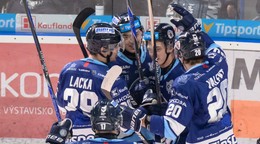 Radosť hráčov Nitry po góle.