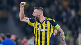 Slovenský obranca Milan Škriniar ako kapitán Fenerbahce Istanbul.