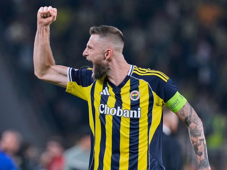 Slovenský obranca Milan Škriniar ako kapitán Fenerbahce Istanbul.