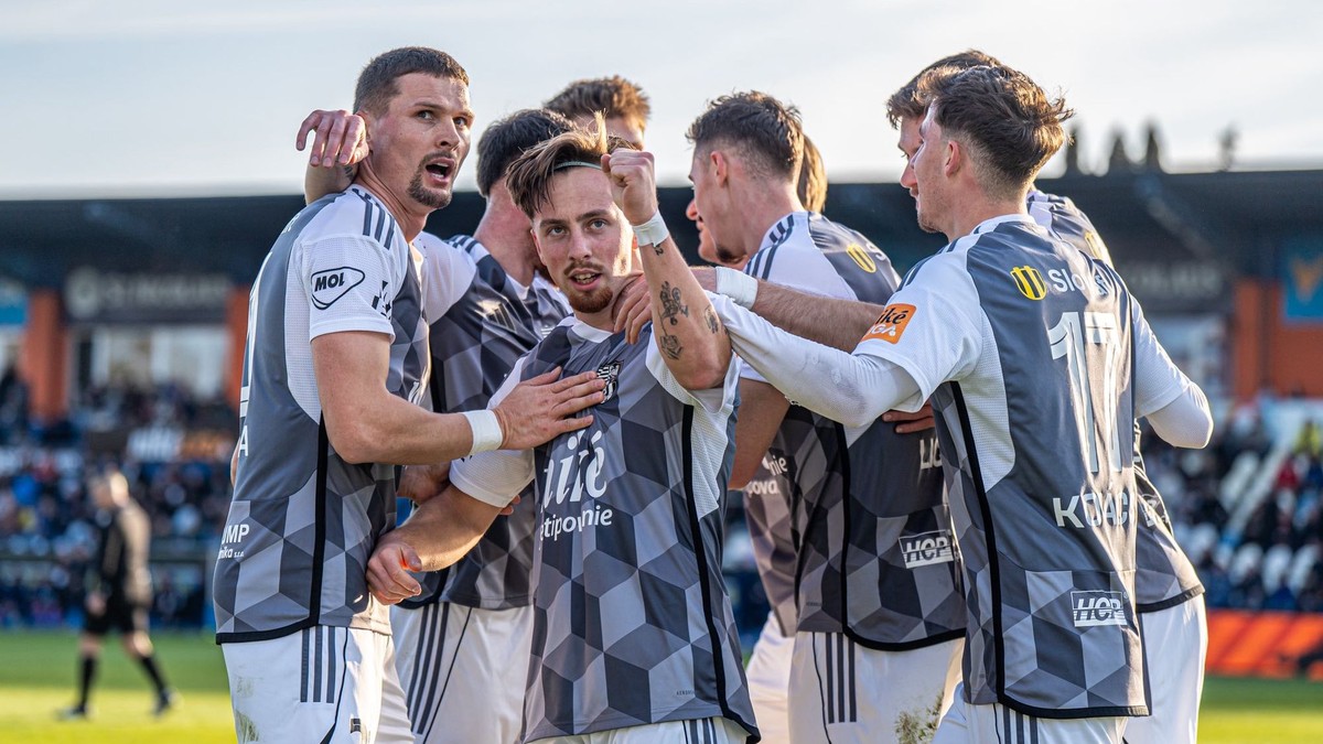 Hráči Košíc sa tešia z gólu.