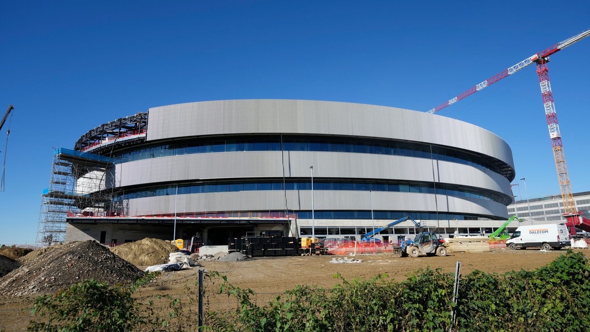 Rozostavaná Aréna Santa Giulia v Miláne, ktorá bude počas ZOH hostiť hokejové turnaje. 