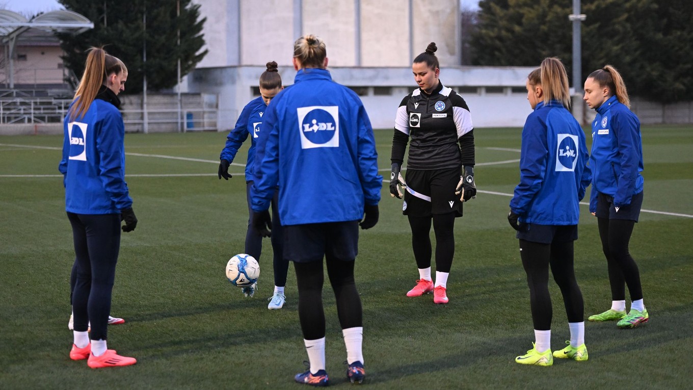 Hráčky futbalovej reprezentácie žien Slovenska počas tréningu pred zápasmi Ligy národov žien.