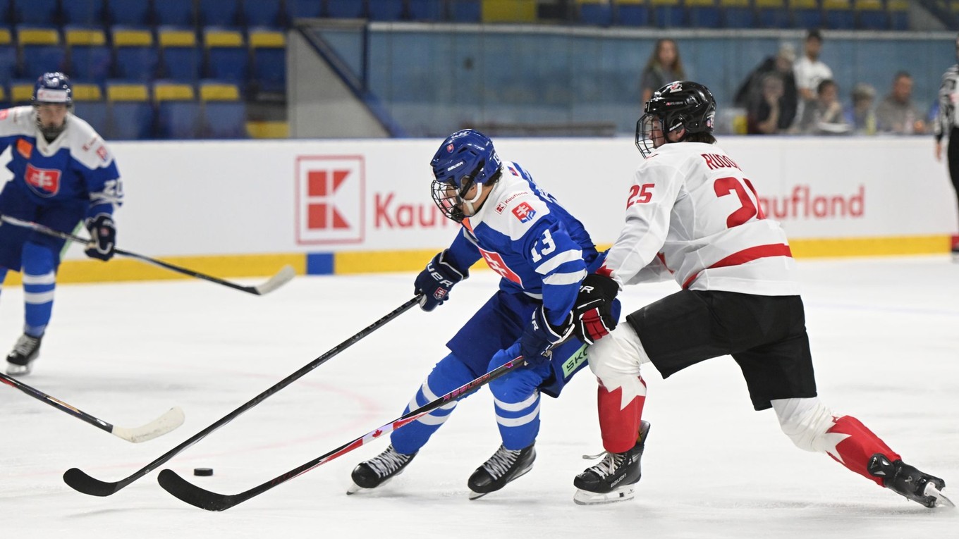 Momentka zo zápasu Slovensko - Kanada v príprave na Hlinka Gretzky Cup 2025.