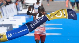 Keňan Philemon Rono zvíťazil na jubilejnom 100. ročníku Medzinárodného maratónu mieru v Košiciach.