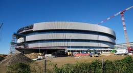 Rozostavaná Aréna Santa Giulia v Miláne, ktorá bude počas ZOH hostiť hokejové turnaje.