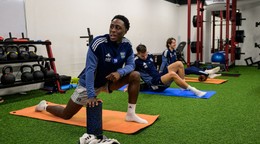 Osman Kakay počas rozcvičky pred prvým tréningom, ktorým klub začne zimnú prípravu na jarnú časť Niké ligy.