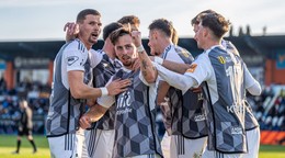 Hráči Košíc sa tešia z gólu.