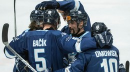 Hráči Slovana Bratislava sa tešia z gólu.