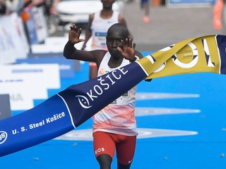 Keňan Philemon Rono zvíťazil na jubilejnom 100. ročníku Medzinárodného maratónu mieru v Košiciach.