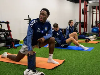 Osman Kakay počas rozcvičky pred prvým tréningom, ktorým klub začne zimnú prípravu na jarnú časť Niké ligy.