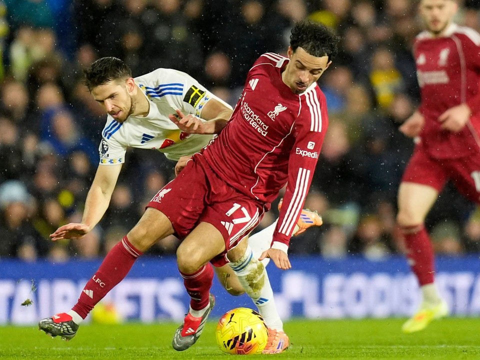 Curtis Jones v zápase medzi FC Liverpool a Leedsom United.