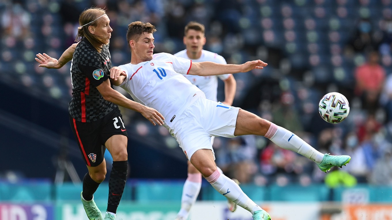 Patrik Schick (vpravo) v zápase Chorvátsko - Česko na ME vo futbale (EURO 2020 / 2021).