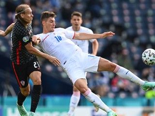 Patrik Schick (vpravo) v zápase Chorvátsko - Česko na ME vo futbale (EURO 2020 / 2021).