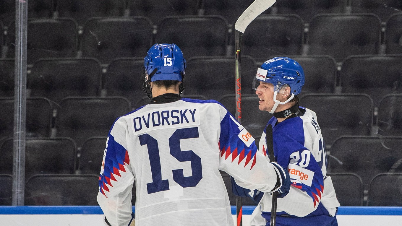 Slovenskí hokejisti Dalibor Dvorský a Libor Nemec.