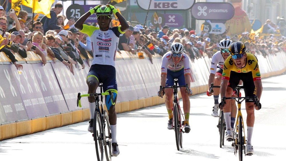 Prestížnu klasiku senzačne vyhral Eritrejčan, Sagan nedokončil