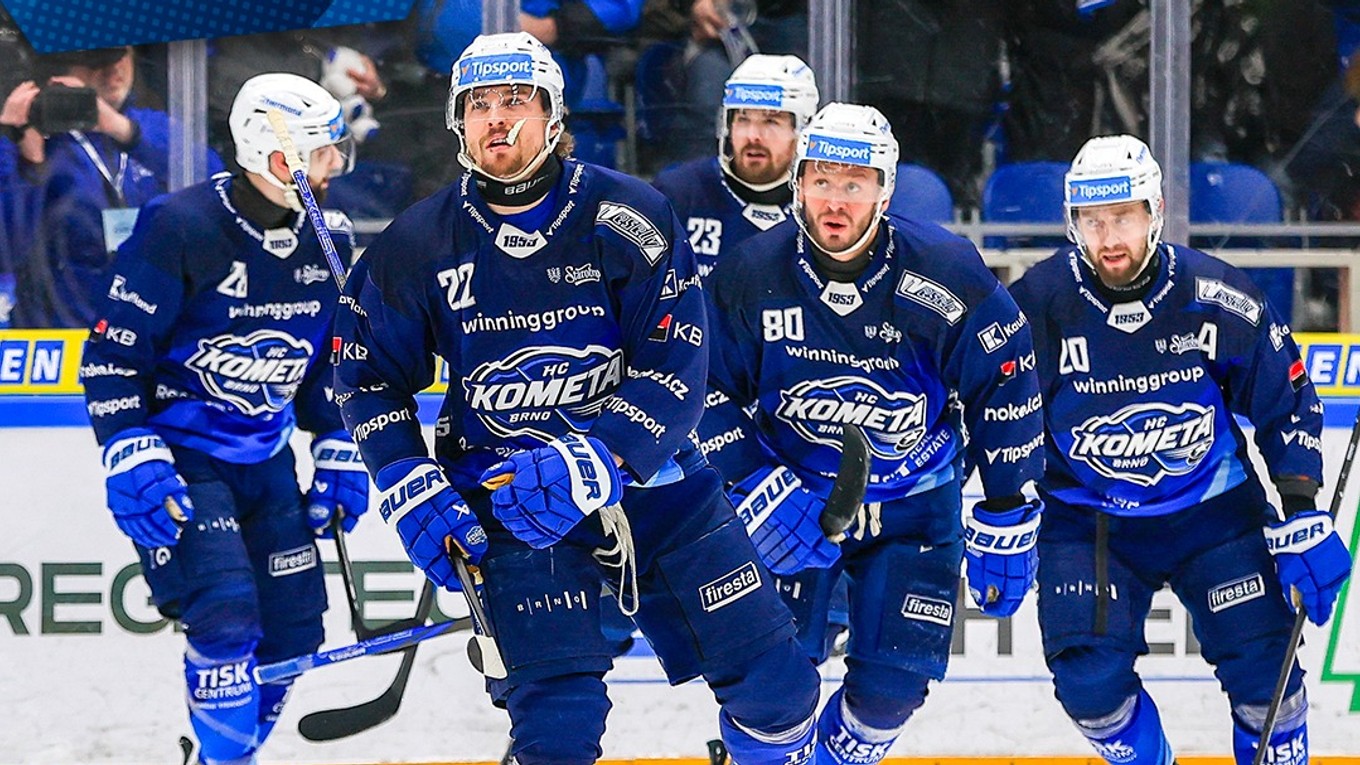 Kristián Pospíšil oslavuje gól za Kometu Brno.