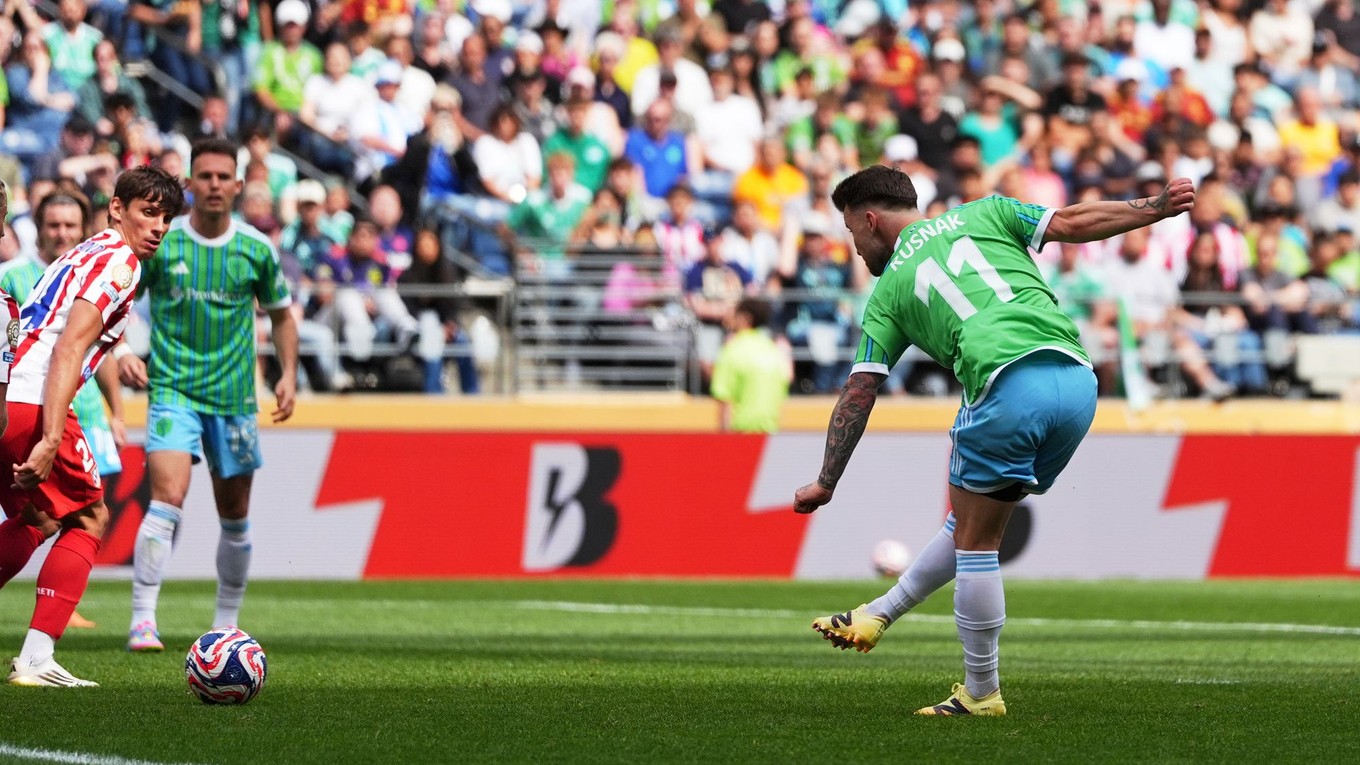 Albert Rusnák strieľa gól v zápase Seattle Sounders - Atlético Mardid na MS klubov FIFA 2025.