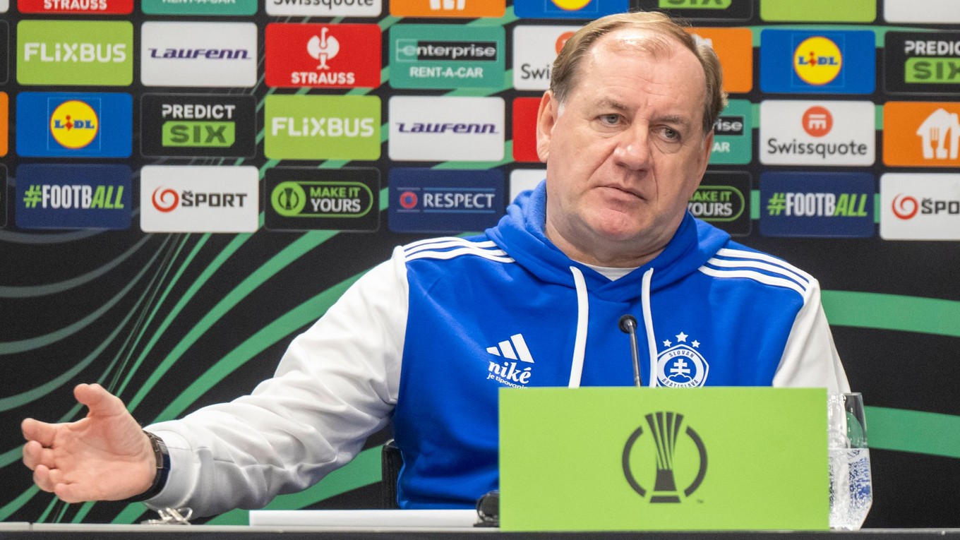 Vladimír Weiss st. počas tlačovej konferencie pred zápasom 4. kola ligovej fázy Konferenčnej ligy UEFA ŠK Slovan Bratislava - Rayo Vallecano.