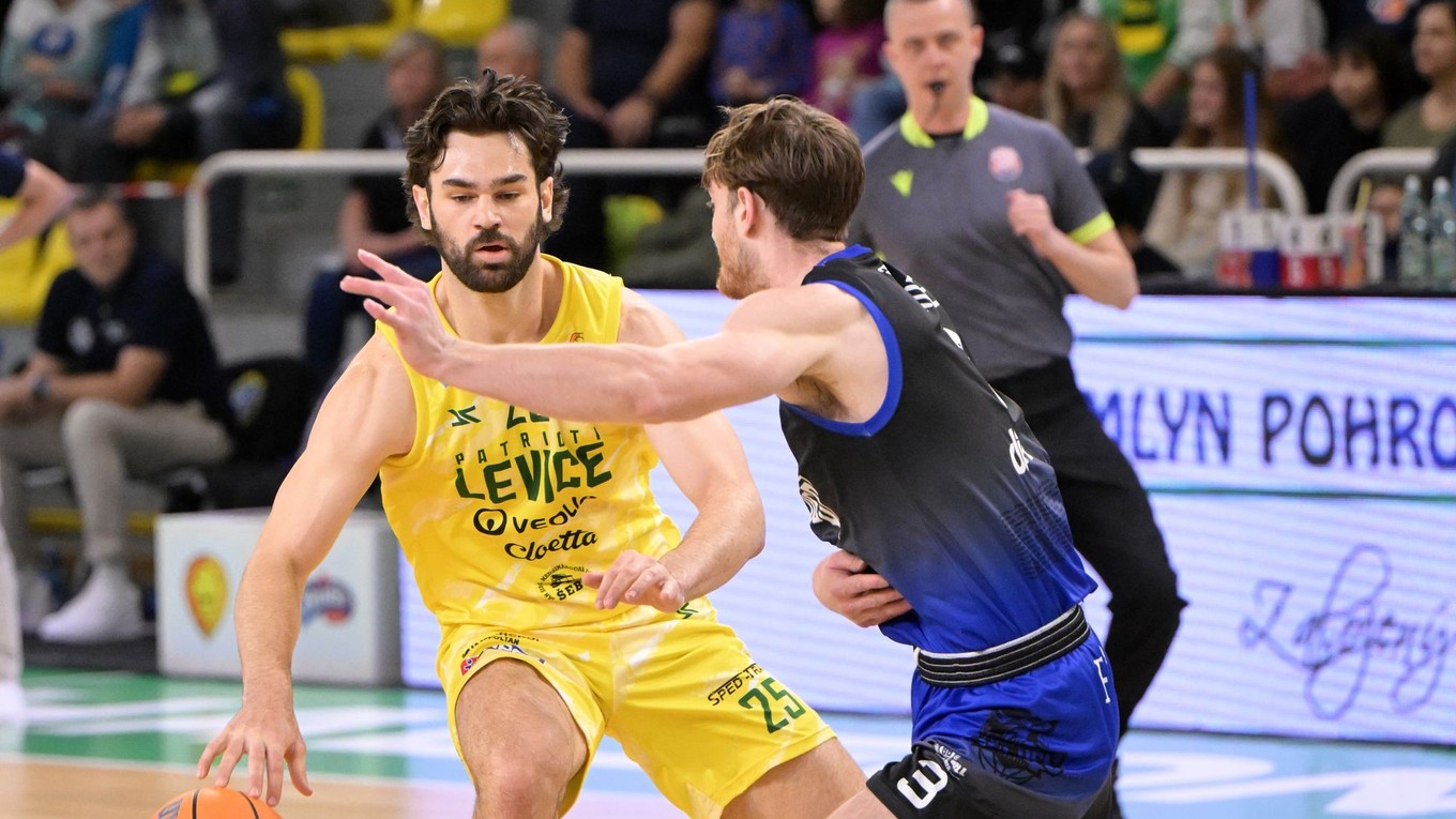 William Glen Carius (Levice) a Todd Jacob Wolf (Košice) v zápase 10. kola Tipos SBL.