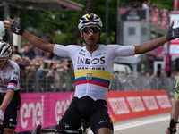 Jhonatan Narváez prekvapujúco vyhral úvodnú etapu Giro d'Italia 2024.