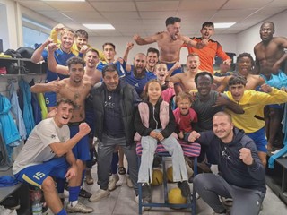 Víťazná fotografia z kabíny FTC Fiľakovo po zápase so Sláviou TU Košice.