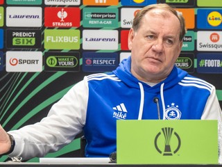 Vladimír Weiss st. počas tlačovej konferencie pred zápasom 4. kola ligovej fázy Konferenčnej ligy UEFA ŠK Slovan Bratislava - Rayo Vallecano.