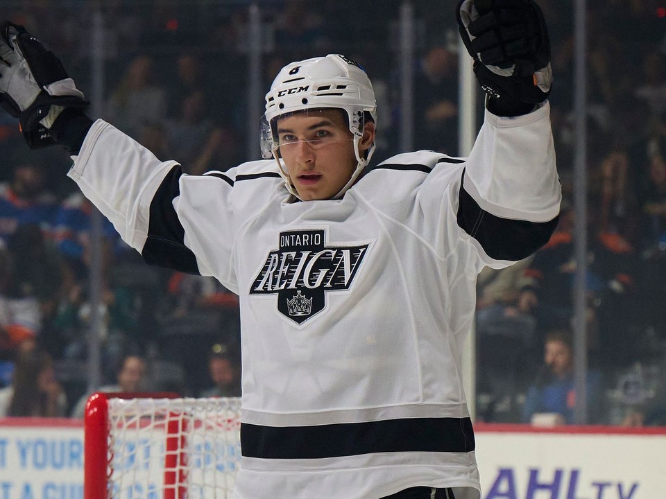 Martin Chromiak v drese Ontario Reign.