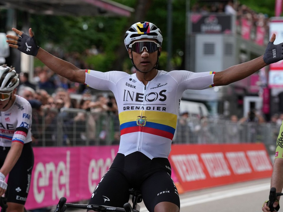 Jhonatan Narváez prekvapujúco vyhral úvodnú etapu Giro d'Italia 2024.
