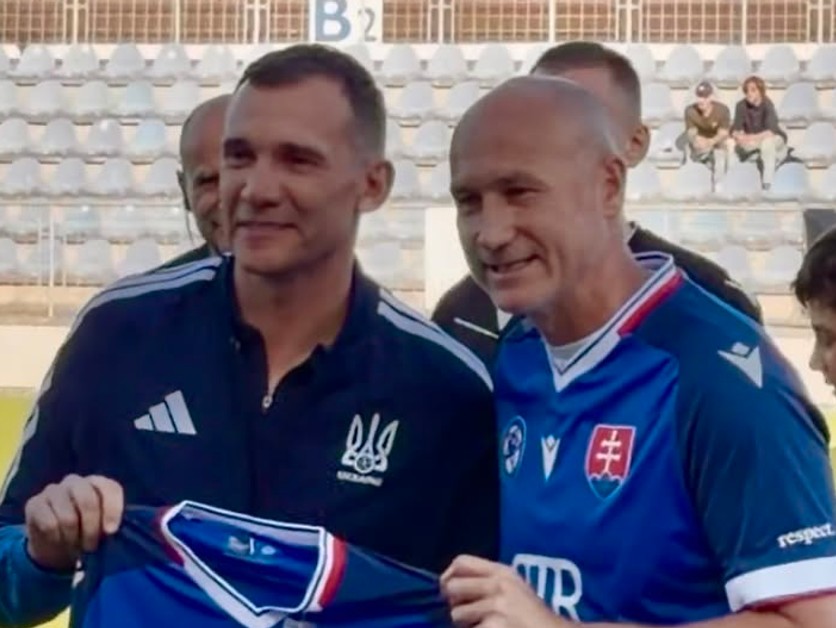 Riaditeľ Internacionálov SR Tomáš Medveď zablahoželal k 50-ke legende Andrijovi Ševčenkovi.