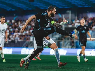 Slovan sa v Nitre natrápil. Na snímke strieľa Barseghyan.