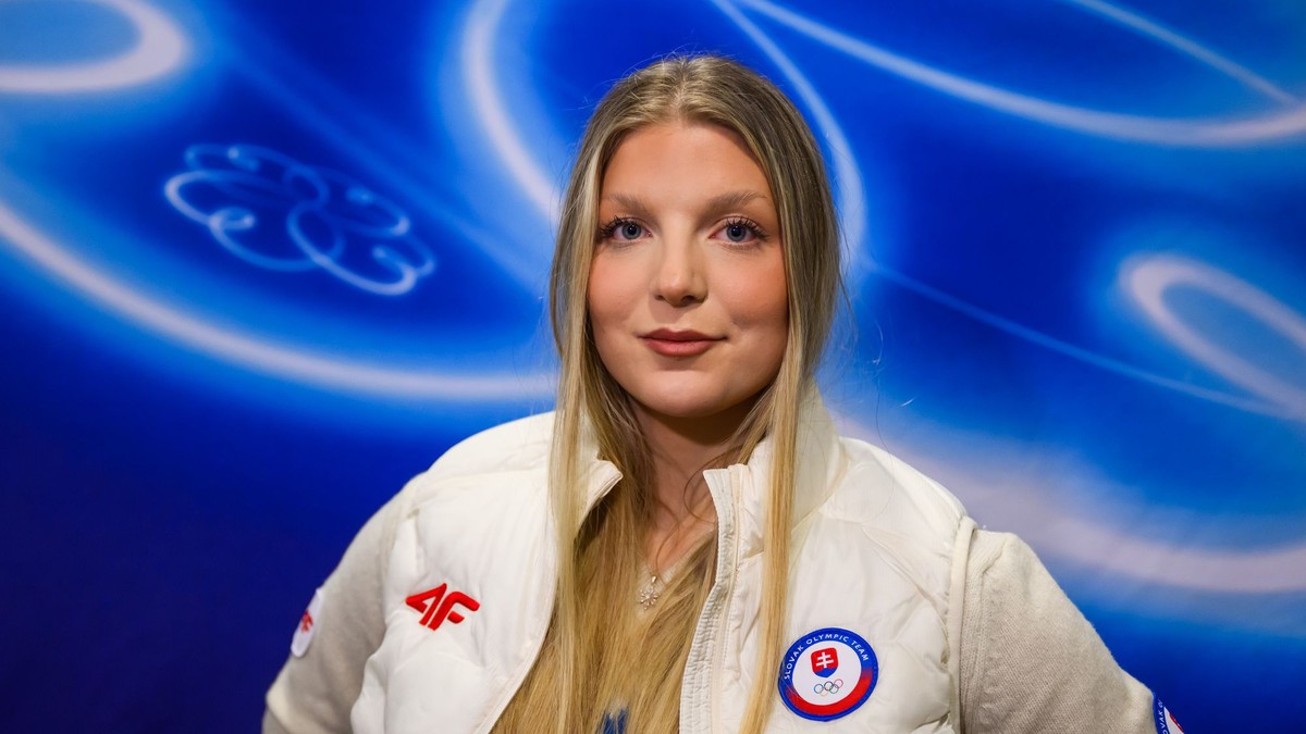 Na snímke slovenská lyžiarka Rebeka Jančová počas jej odchodu do dejiska ZOH 2026.