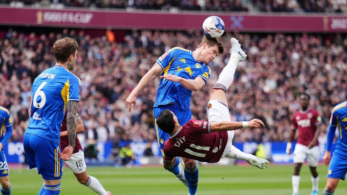 Momentka zo zápasu West Ham - Leeds United vo štvrťfinále FA Cupu. 