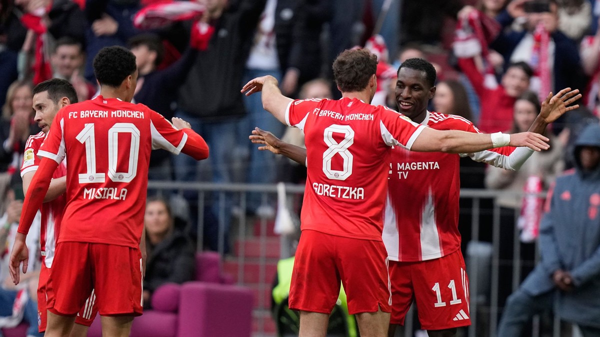 Bayern Mníchov oslavuje gól. 