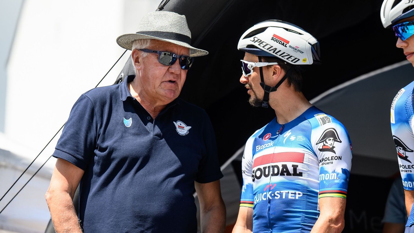 Šéf tímu Soudal Quick-Step Patrick Lefevere (vľavo) so Julianom Alaphilippom.